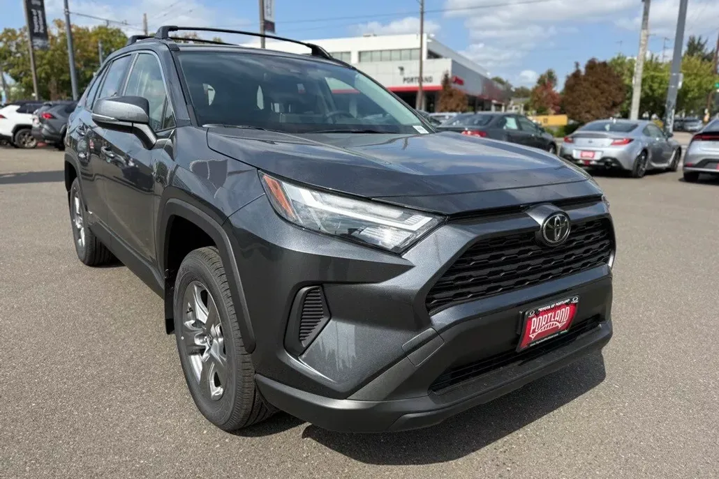 2025 Toyota RAV4 Hybrid XLE photo 1