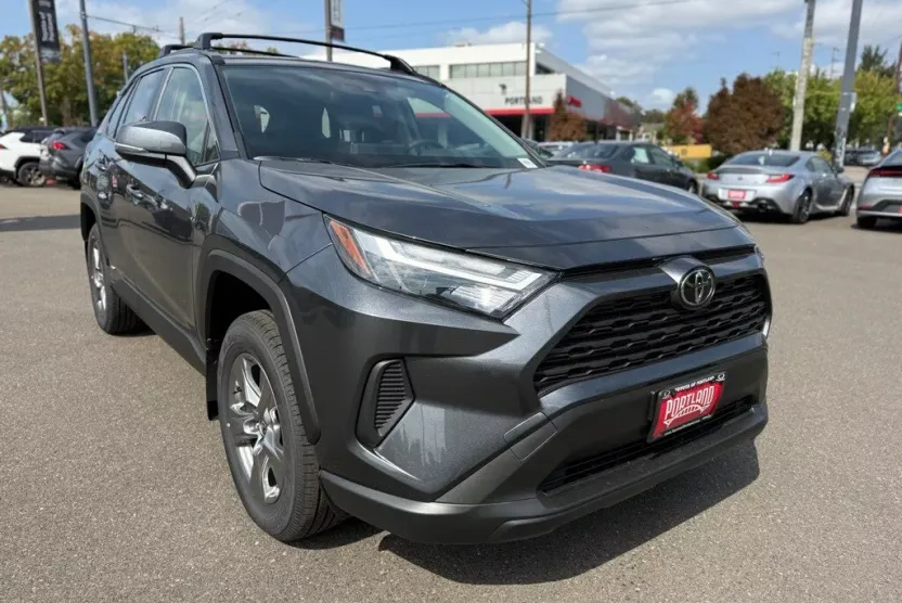 2025 Toyota RAV4 Hybrid XLE photo 1