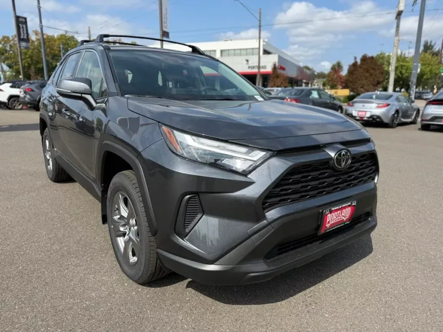2025 Toyota RAV4 Hybrid XLE photo 1