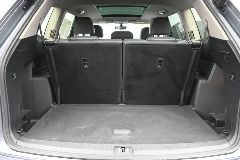 2021 Volkswagen Atlas V6 SE Technology R-Line photo 1