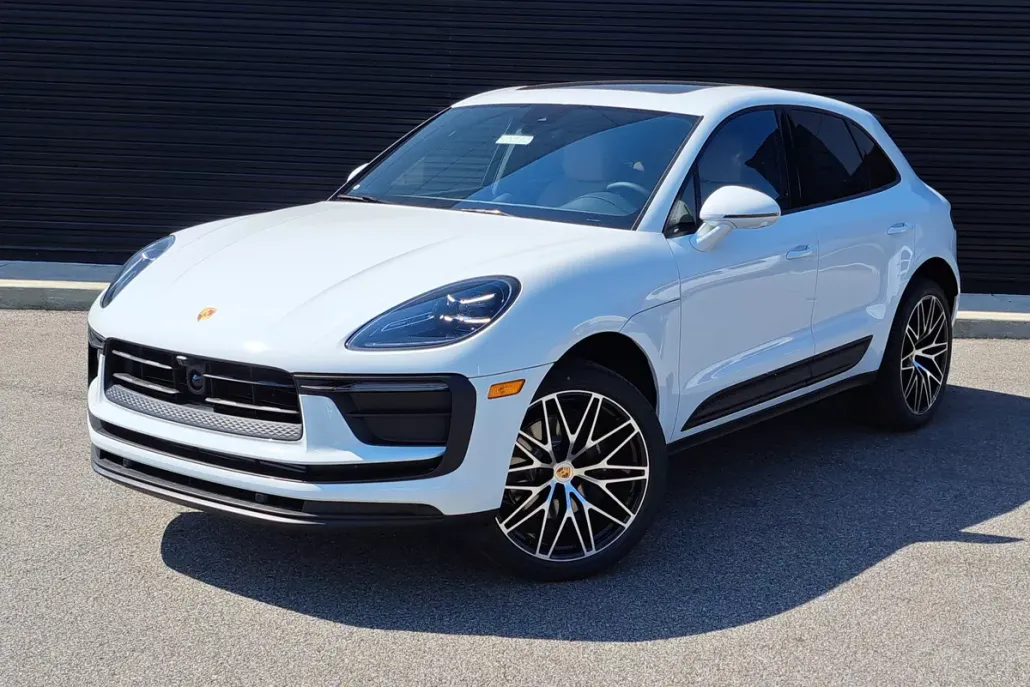 2025 Porsche Macan T photo 1