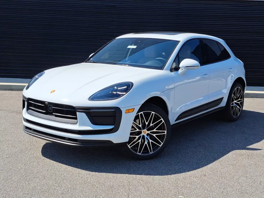 2025 Porsche Macan T photo 1