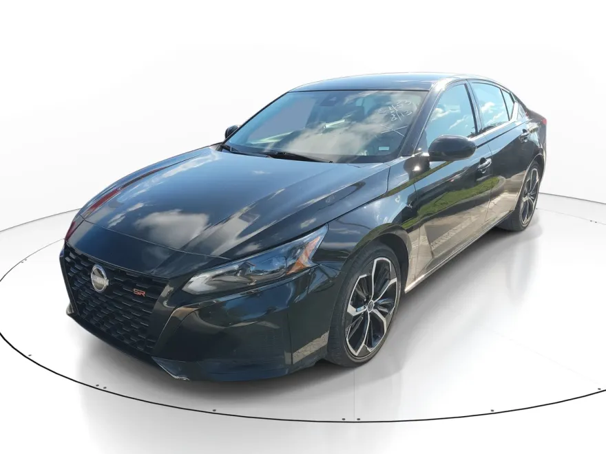2023 Nissan Altima 2.5 SR photo 1