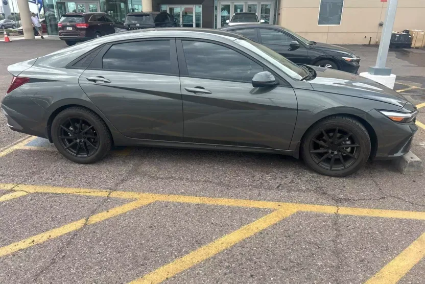 2024 Hyundai Elantra SE photo 1