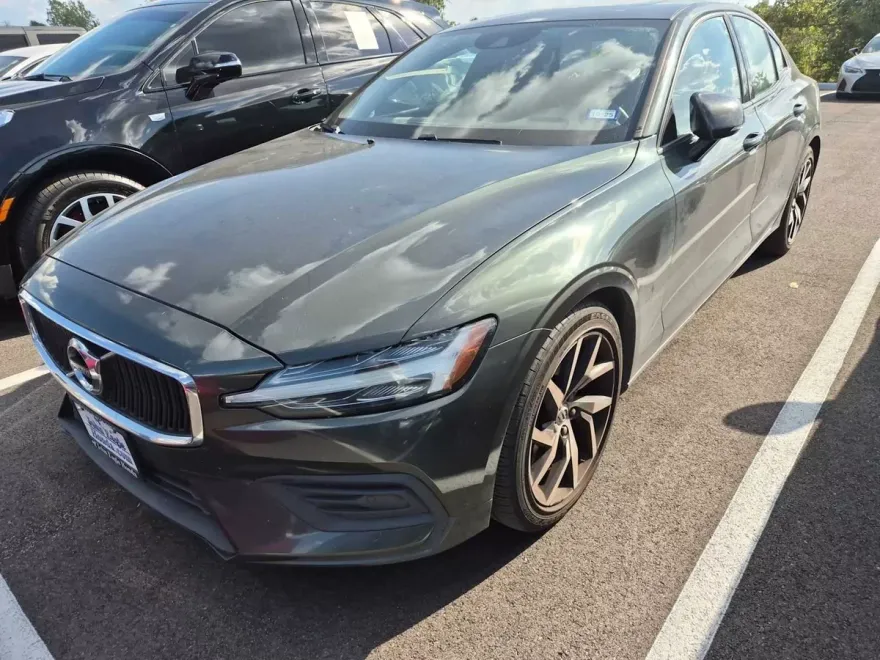 2019 Volvo S60 T6 Momentum photo 1