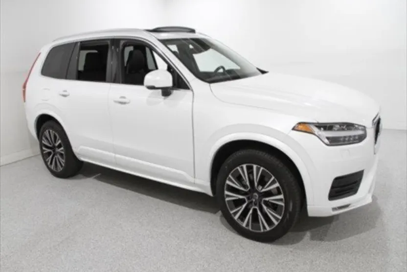 2022 Volvo XC90 T6 AWD Momentum photo 1