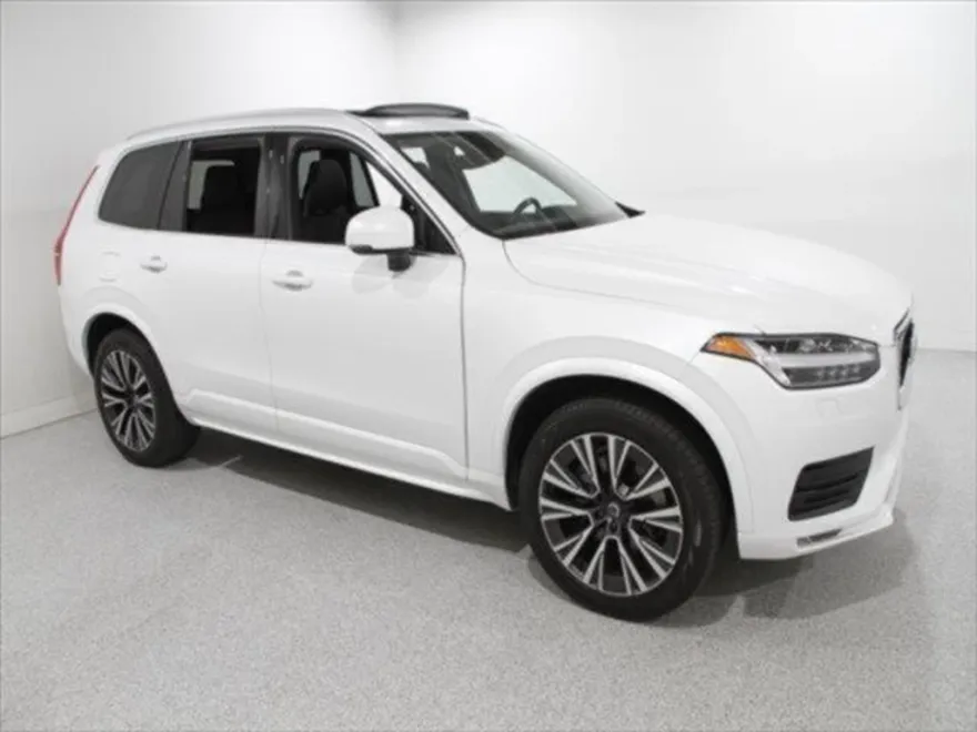 2022 Volvo XC90 T6 AWD Momentum photo 1