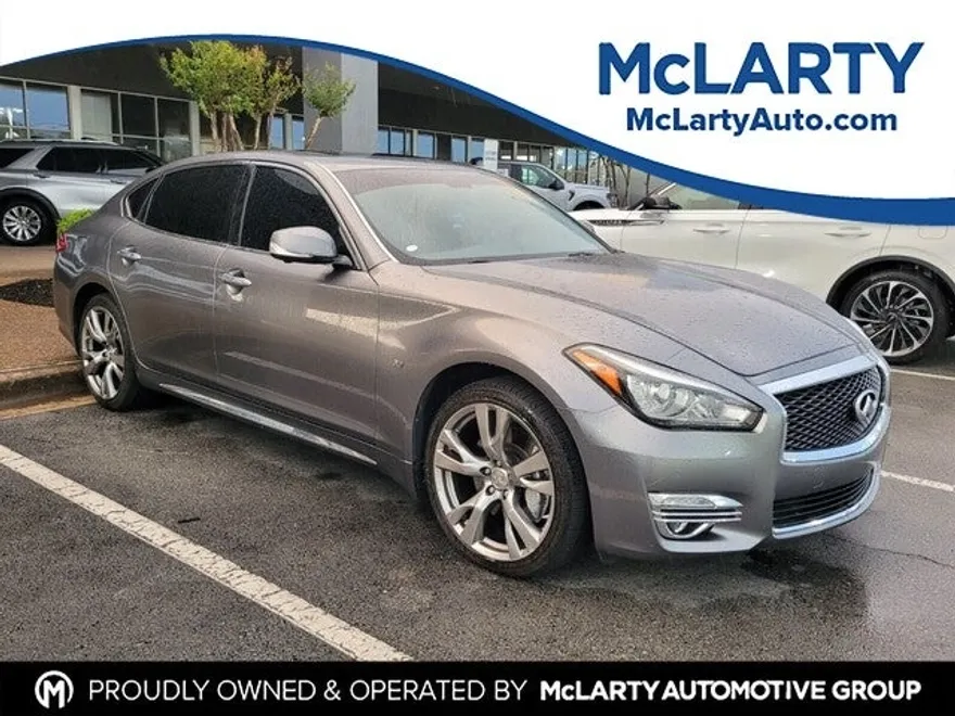 2018 Infiniti Q70 Luxe photo 1