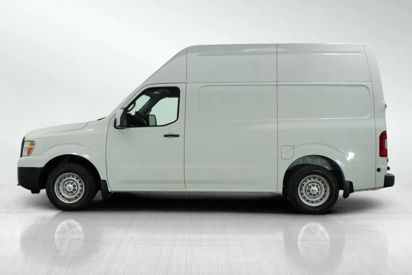 2014 Nissan NV2500 HD S photo 1