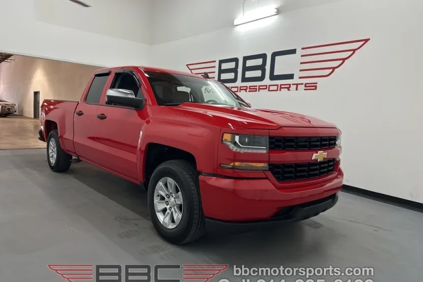 2017 Chevrolet Silverado 1500 Custom photo 1