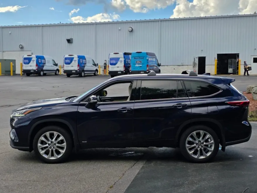 2023 Toyota Highlander Hybrid Limited photo 1