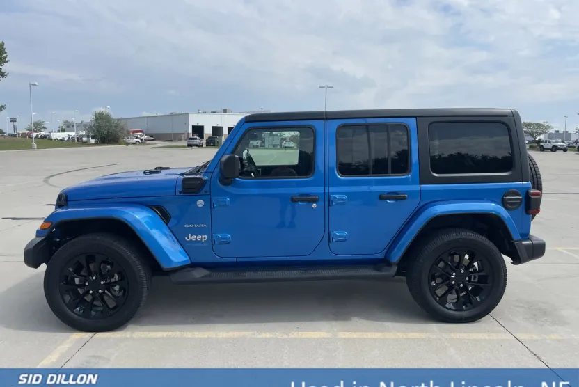 2022 Jeep Wrangler 4xe Unlimited Sahara photo 1