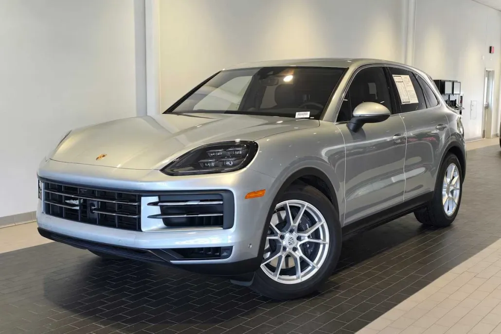 2024 Porsche Cayenne Base photo 1
