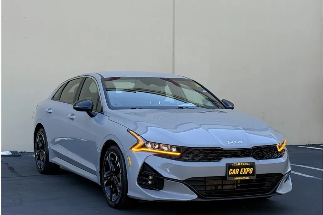 2022 Kia K5 GT-Line photo 1