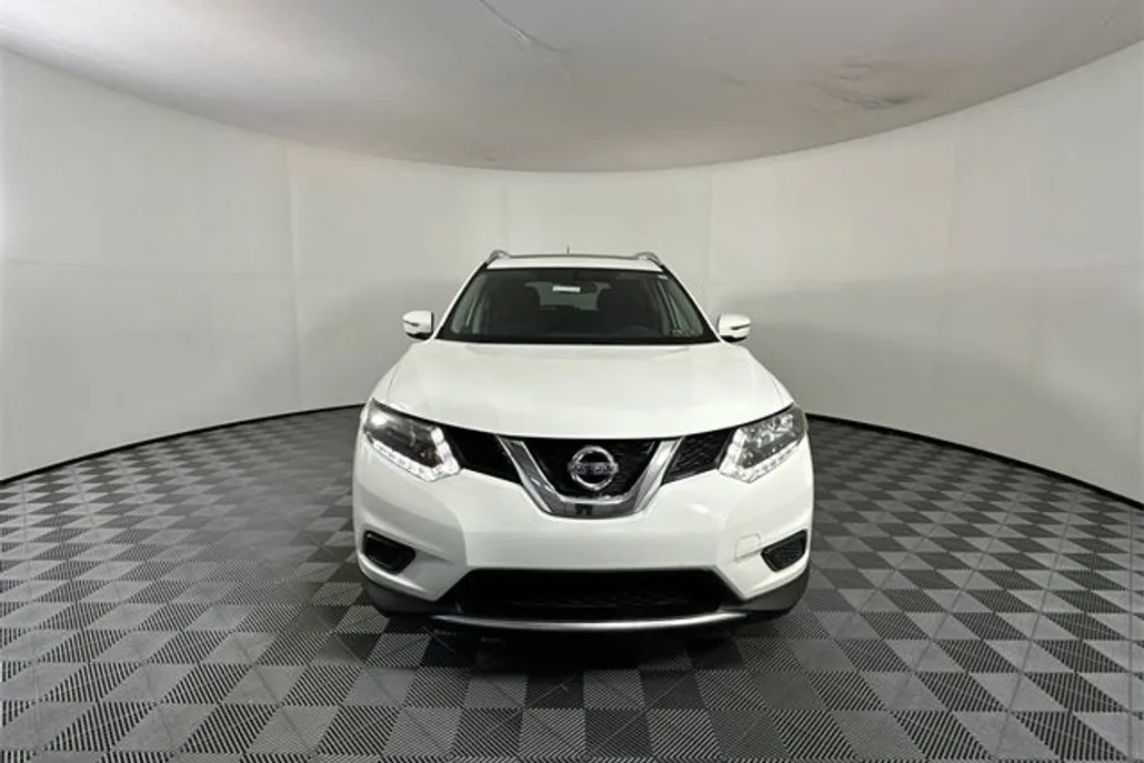 2016 Nissan Rogue SV photo 1