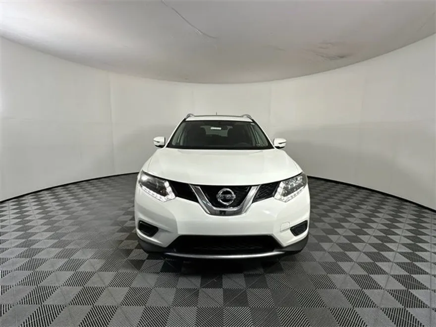 2016 Nissan Rogue SV photo 1