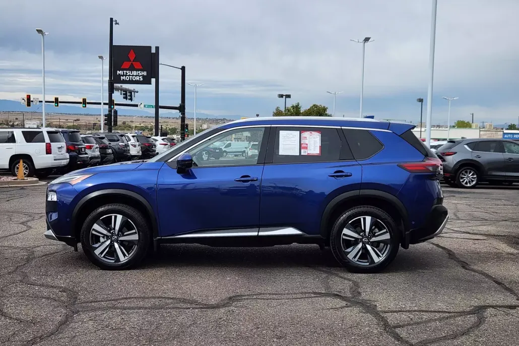 2023 Nissan Rogue Platinum photo 1