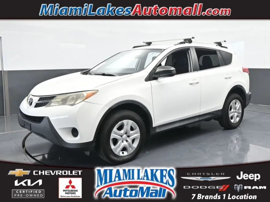 2015 Toyota RAV4 LE photo 1
