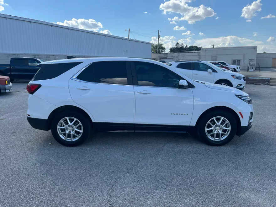 2022 Chevrolet Equinox LT photo 1