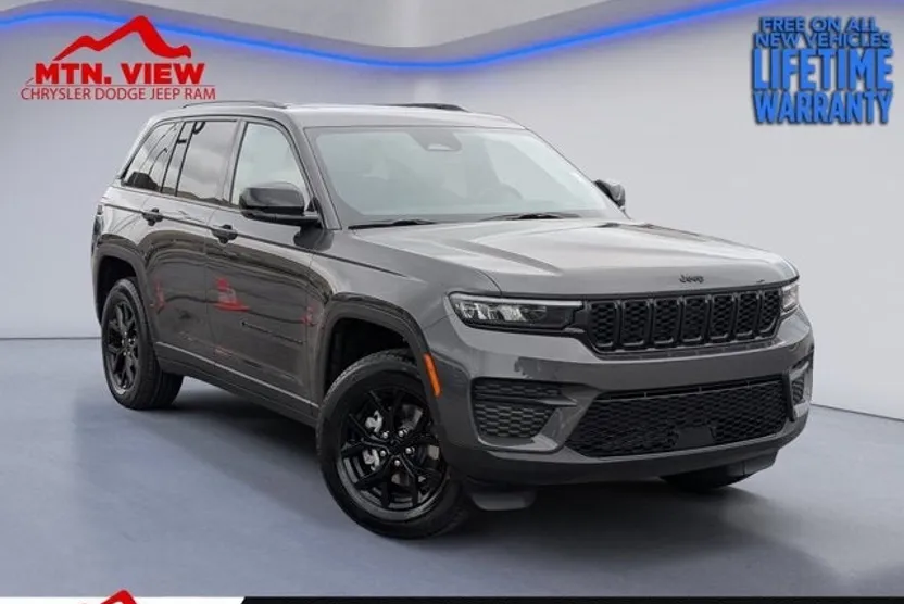 2025 Jeep Grand Cherokee Laredo photo 1