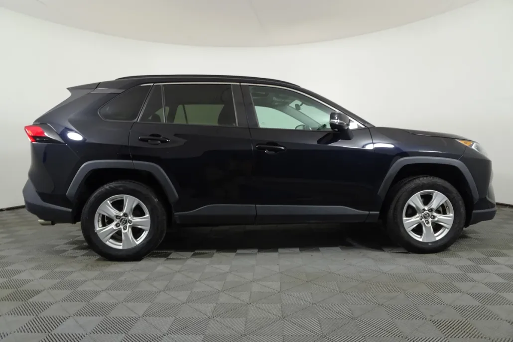 2019 Toyota RAV4 XLE photo 1