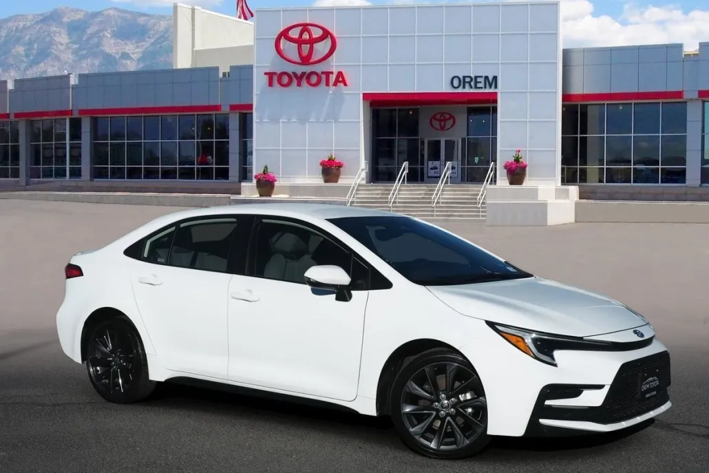 2025 Toyota Corolla Hybrid LE photo 1
