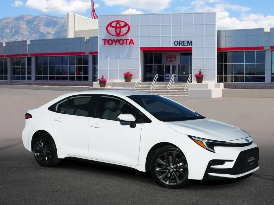 2025 Toyota Corolla Hybrid LE photo 1