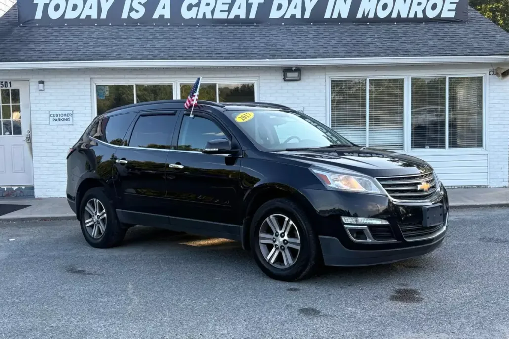 2017 Chevrolet Traverse 1LT photo 1