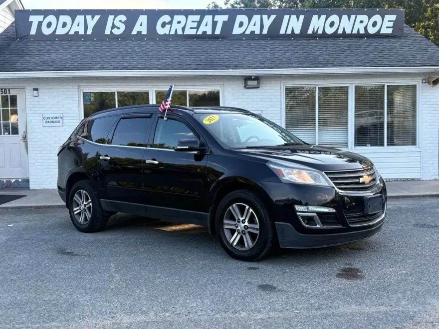 2017 Chevrolet Traverse 1LT photo 1