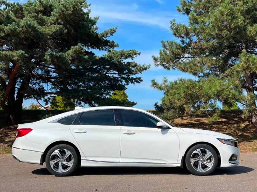 2019 Honda Accord EX photo 1