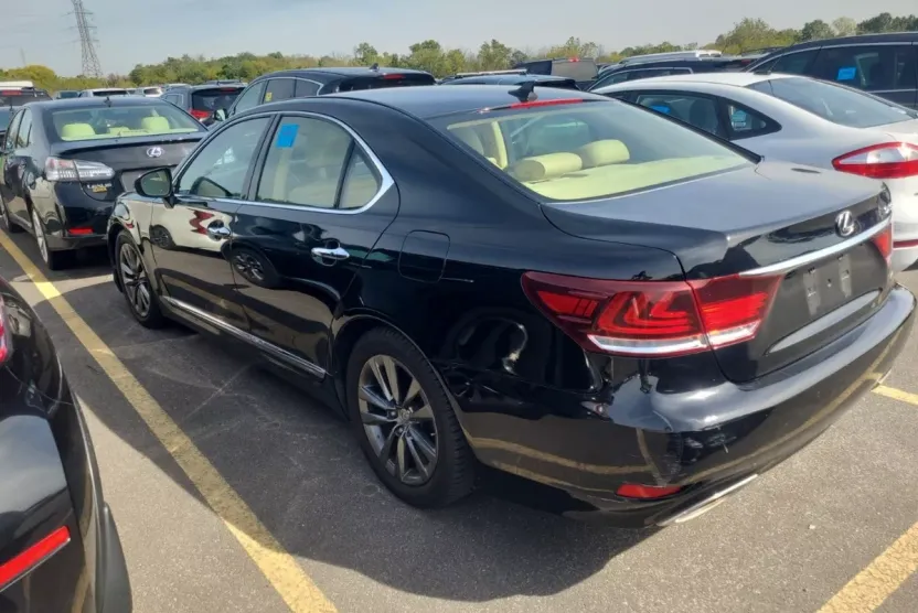 2013 Lexus LS 460 L photo 1