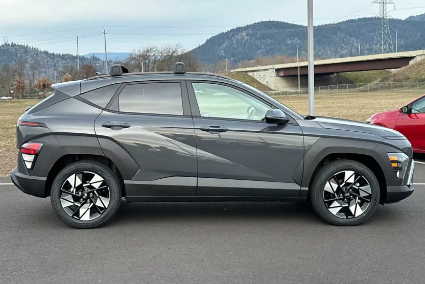 2025 Hyundai Kona SEL photo 1