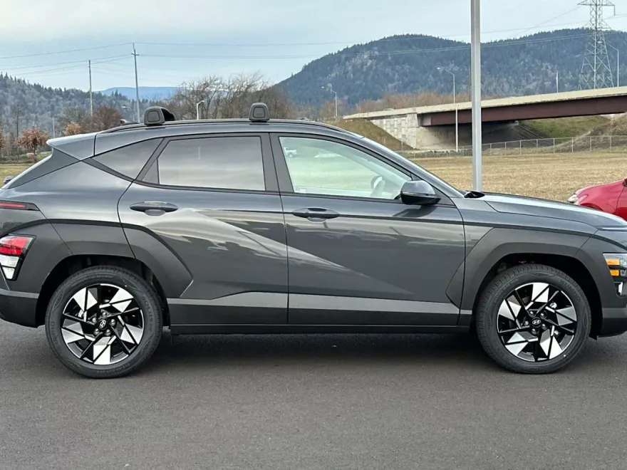 2025 Hyundai Kona SEL photo 1