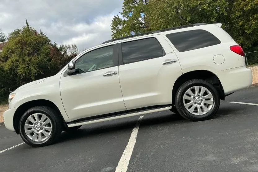 2017 Toyota Sequoia Platinum photo 1