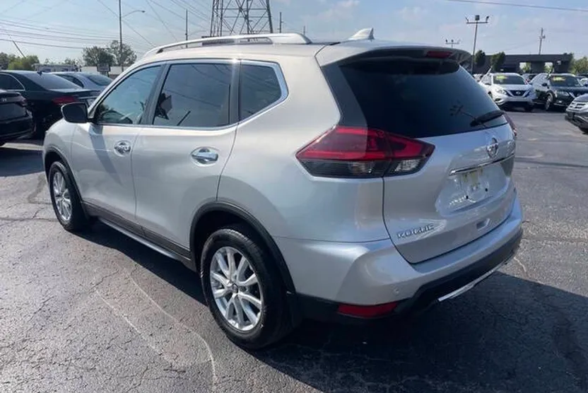 2020 Nissan Rogue SV photo 1