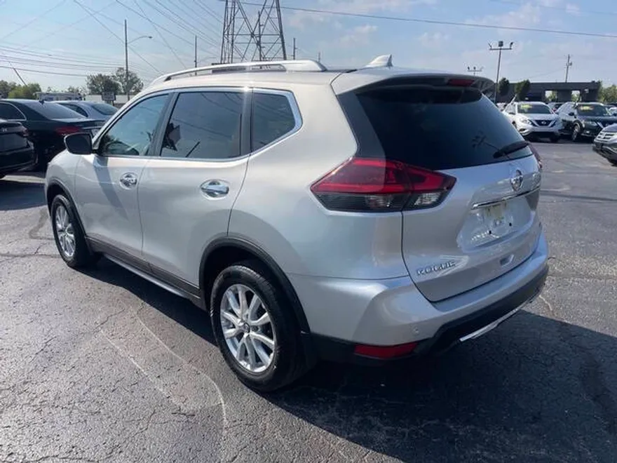2020 Nissan Rogue SV photo 1