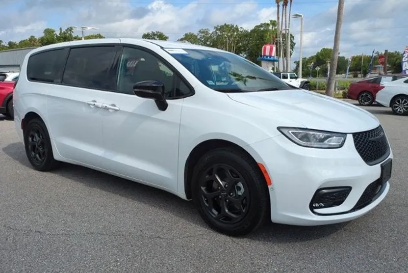 2024 Chrysler Pacifica Hybrid S Appearance photo 1