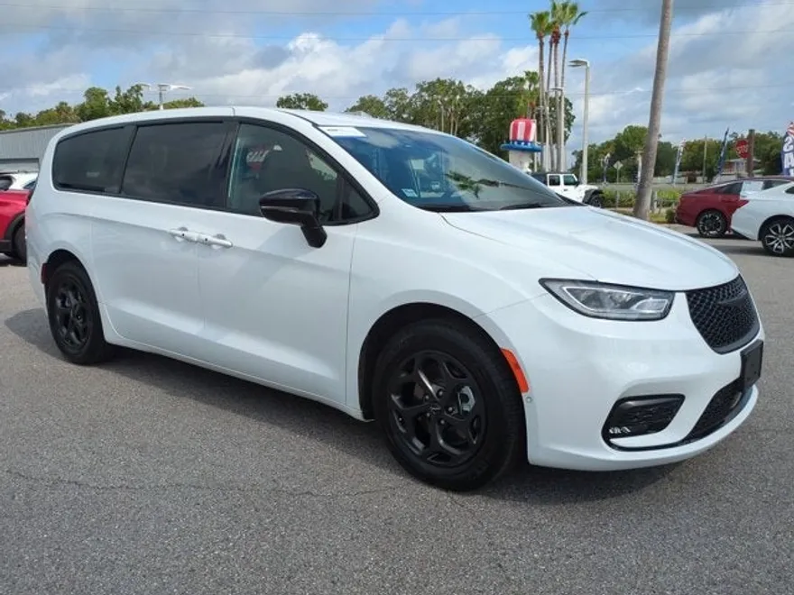 2024 Chrysler Pacifica Hybrid S Appearance photo 1