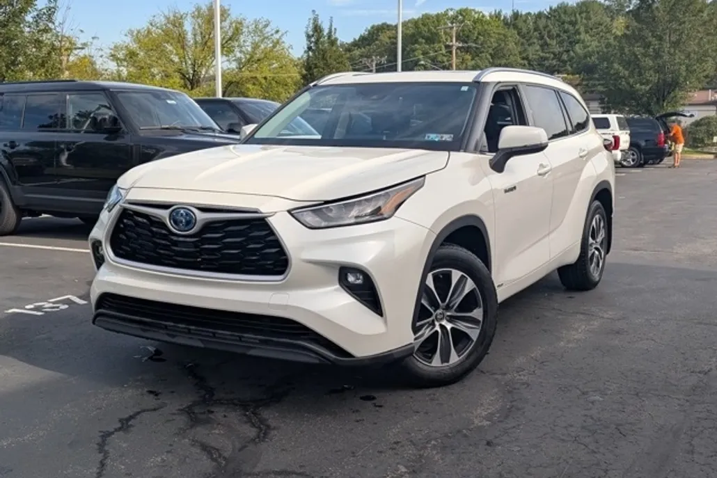 2020 Toyota Highlander Hybrid XLE photo 1