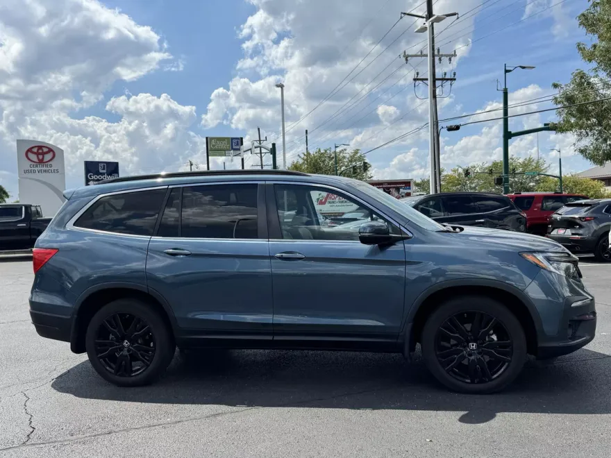2022 Honda Pilot Special Edition photo 1