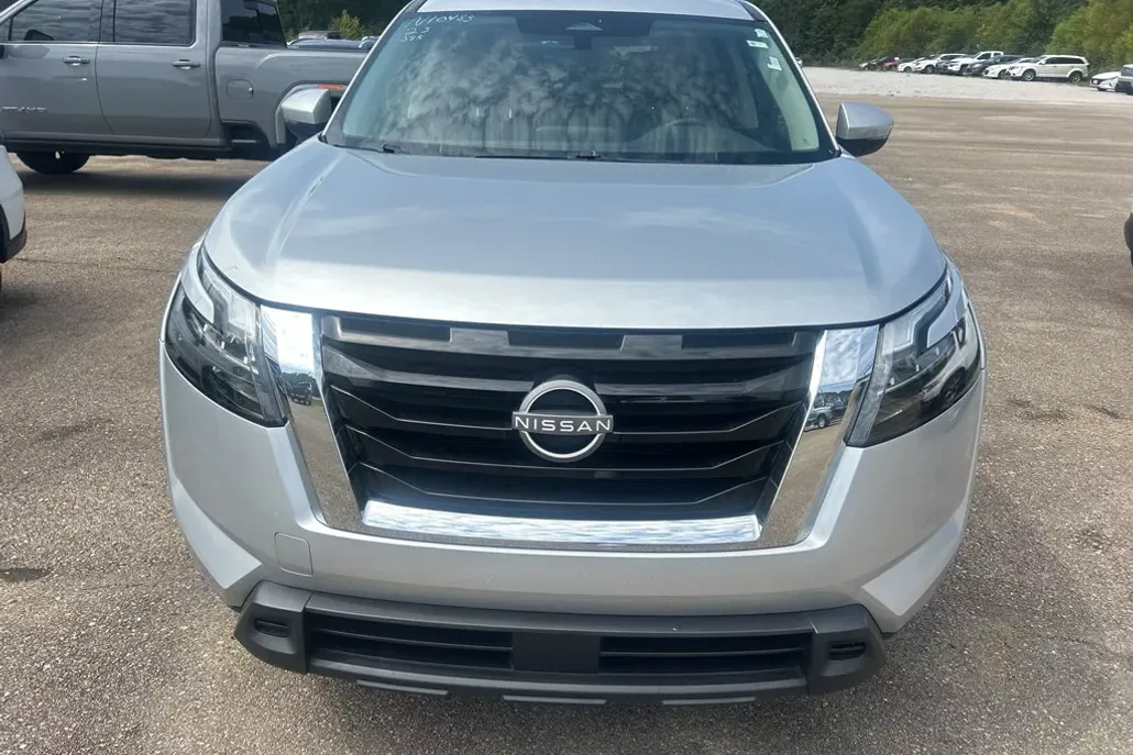 2023 Nissan Pathfinder SV photo 1