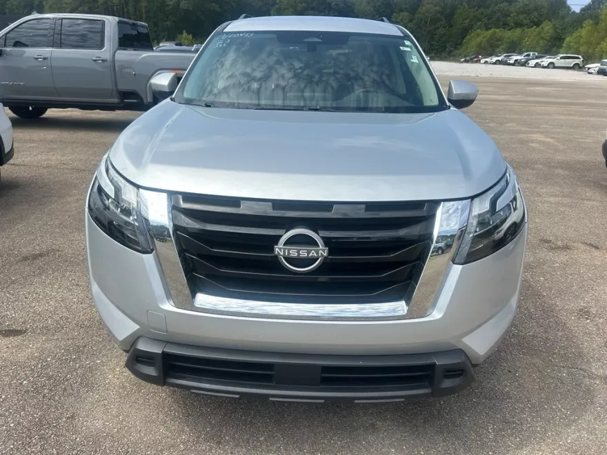 2023 Nissan Pathfinder SV photo 1