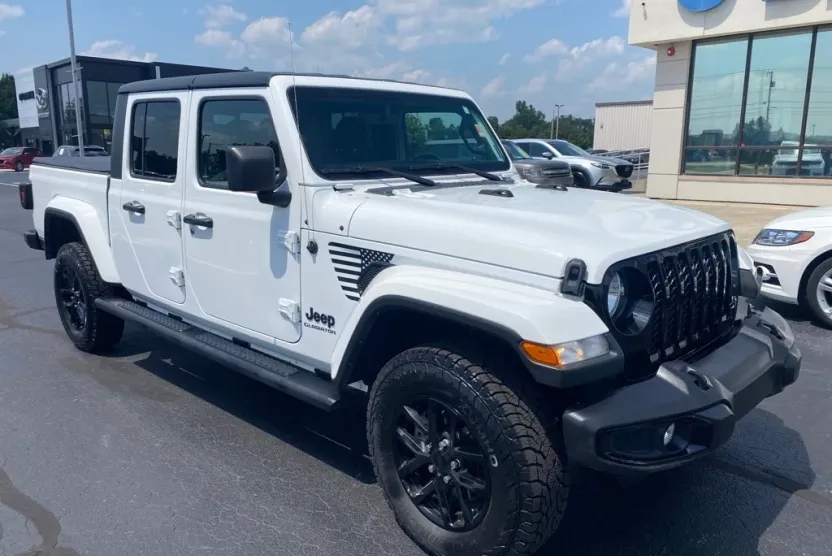2022 Jeep Gladiator Altitude photo 1