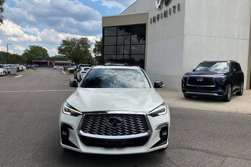 2022 Infiniti QX55 Essential photo 1