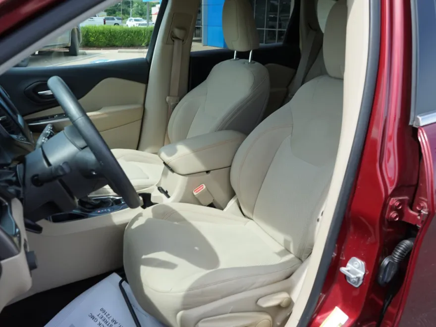2019 Jeep Cherokee Latitude photo 1