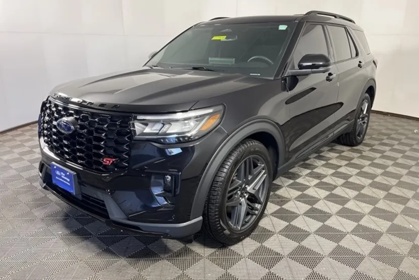 2025 Ford Explorer ST photo 1