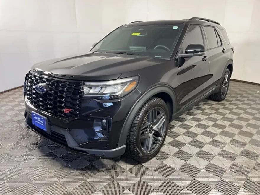 2025 Ford Explorer ST photo 1