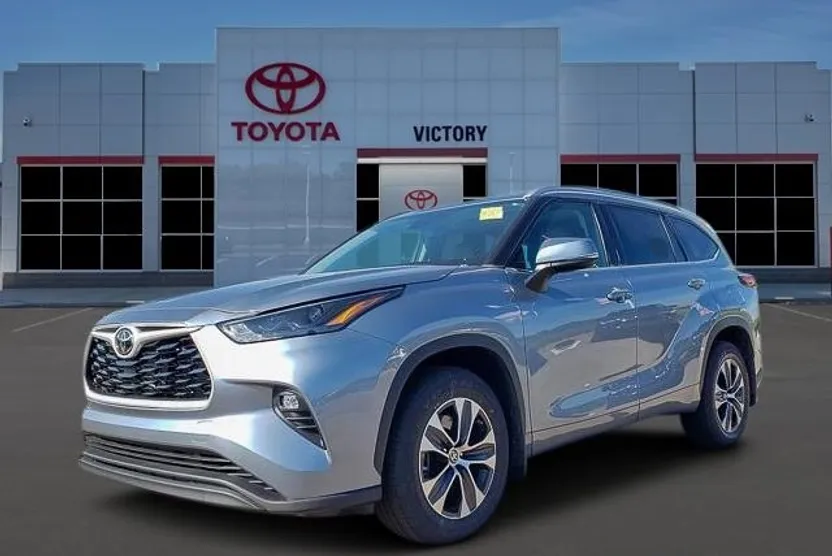 2022 Toyota Highlander XLE photo 1