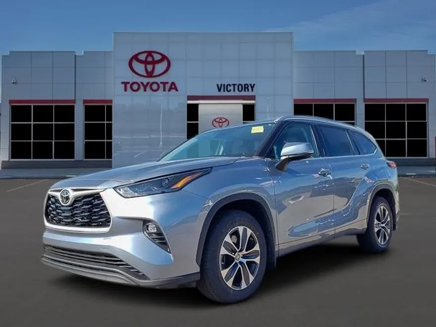 2022 Toyota Highlander XLE photo 1