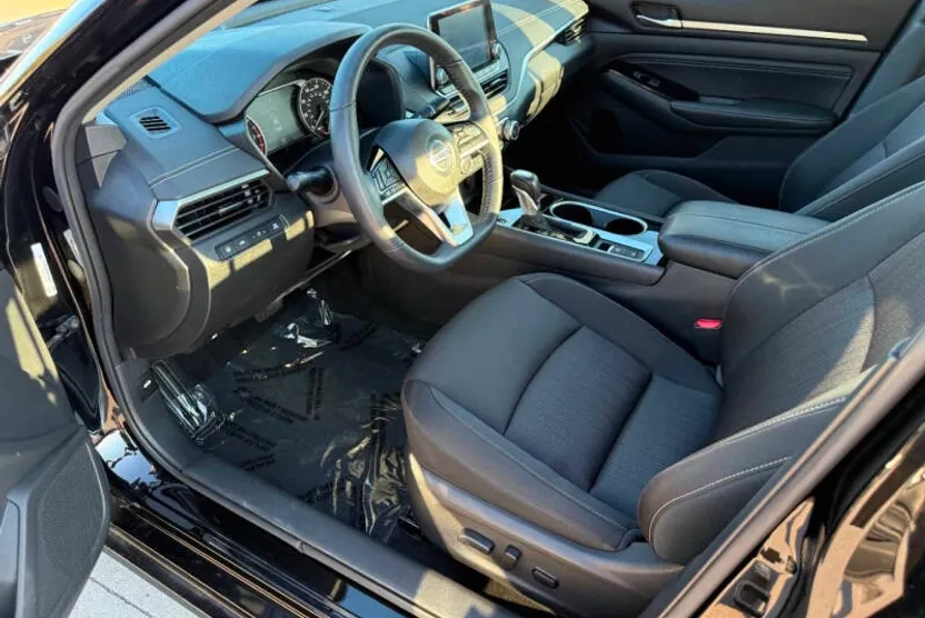 2021 Nissan Altima 2.5 SV photo 1